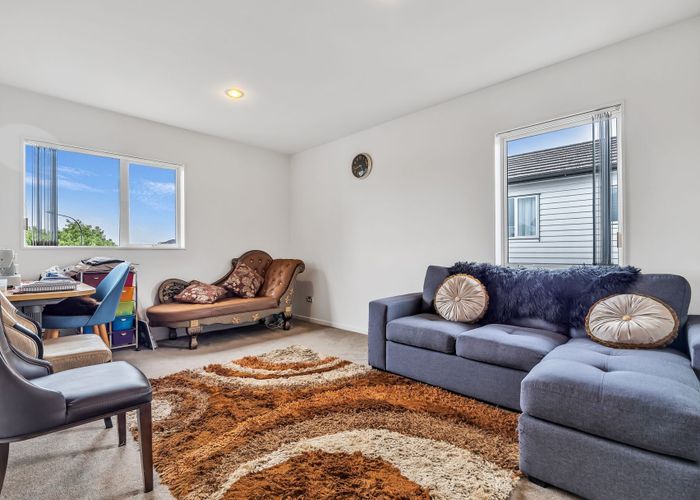  at 33 Pickaberry Avenue, Papakura, Papakura, Auckland