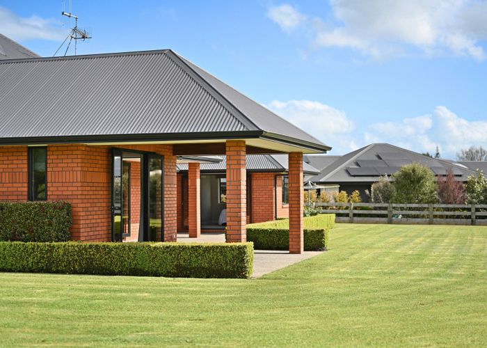  at 10 East Ridge Grove, Newstead, Hamilton
