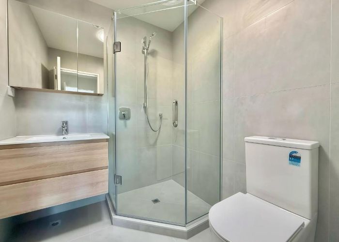  at 6/1B Egremont street, Belmont, North Shore City, Auckland