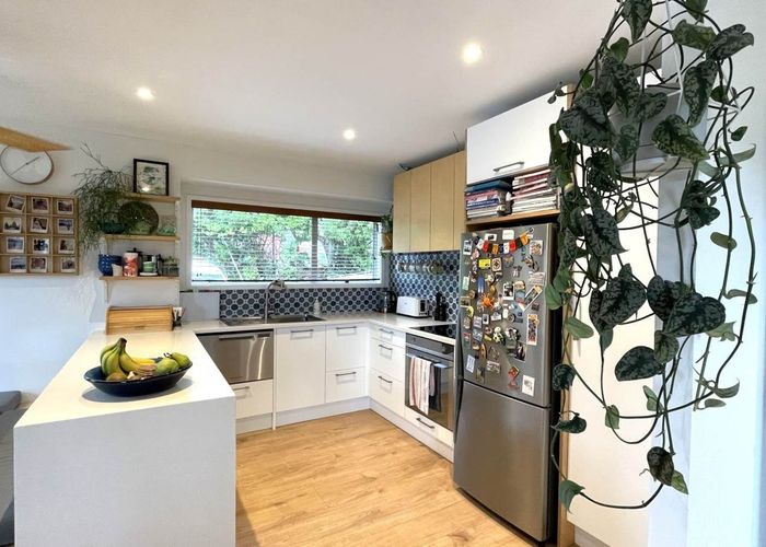  at 6A Phillipa Place, Browns Bay, North Shore City, Auckland