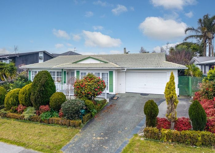  at 11 Fratley Avenue, Farm Cove, Auckland