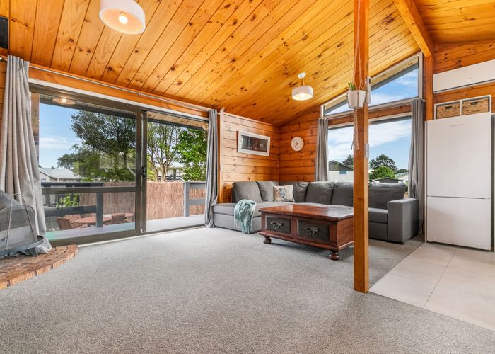  at 6 Bluewater Place, Wattle Downs, Manukau City, Auckland