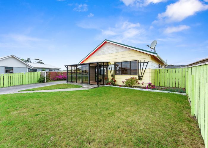  at 13 Hewson Crescent, Otaki Beach, Otaki