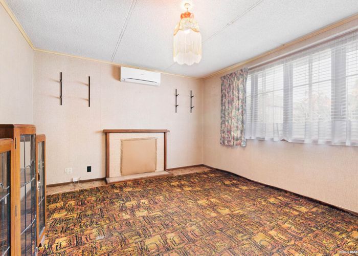  at 16 Botany Road, Howick, Auckland