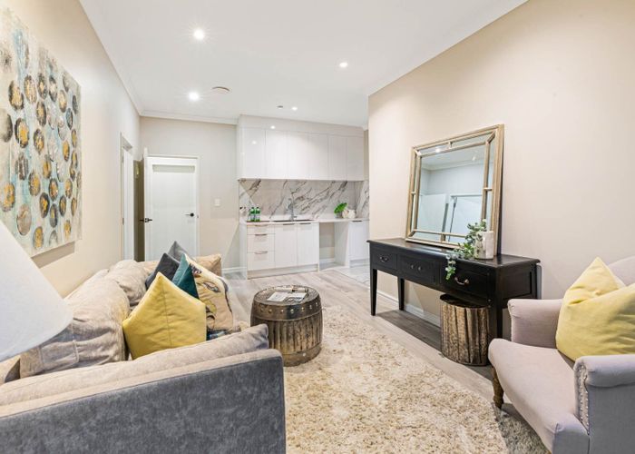  at 21F  Stamford Crescent, Flat Bush, Manukau City, Auckland