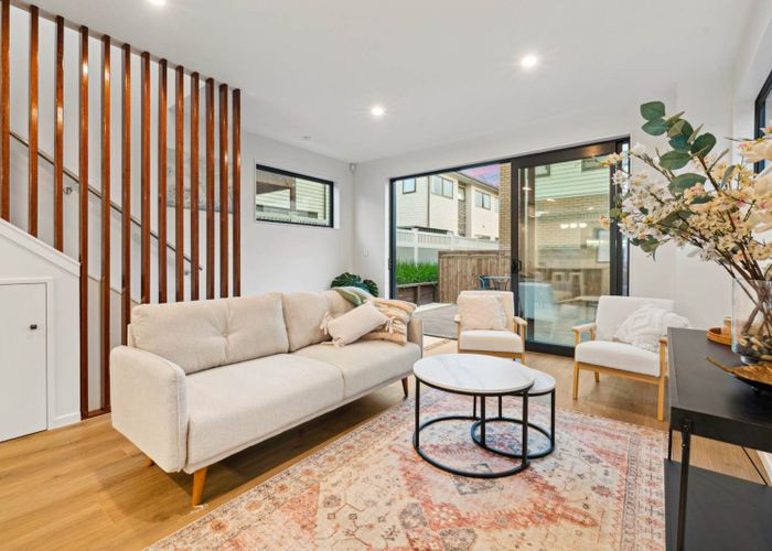  at 2/5 Wastney Road, Alfriston, Manukau City, Auckland