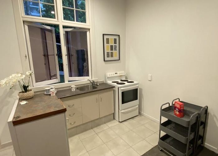  at 4/24 West End Road, Herne Bay, Auckland