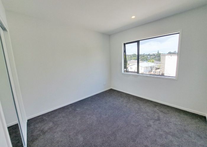  at 2/47 Awaroa Road, Sunnyvale, Waitakere City, Auckland