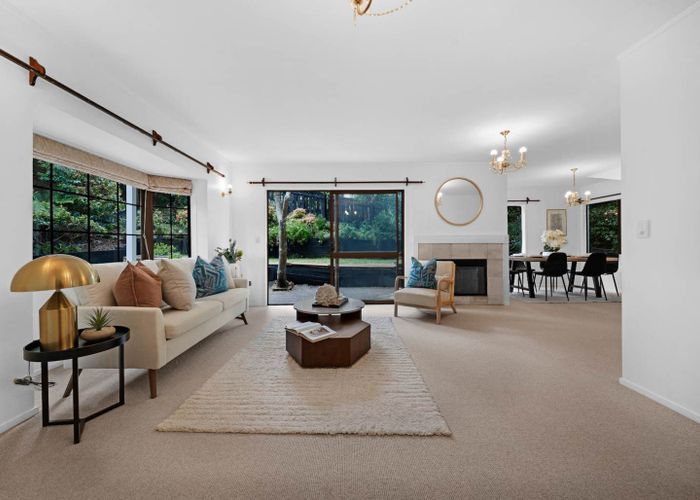  at 2/15 Micawber Place, Mellons Bay, Manukau City, Auckland