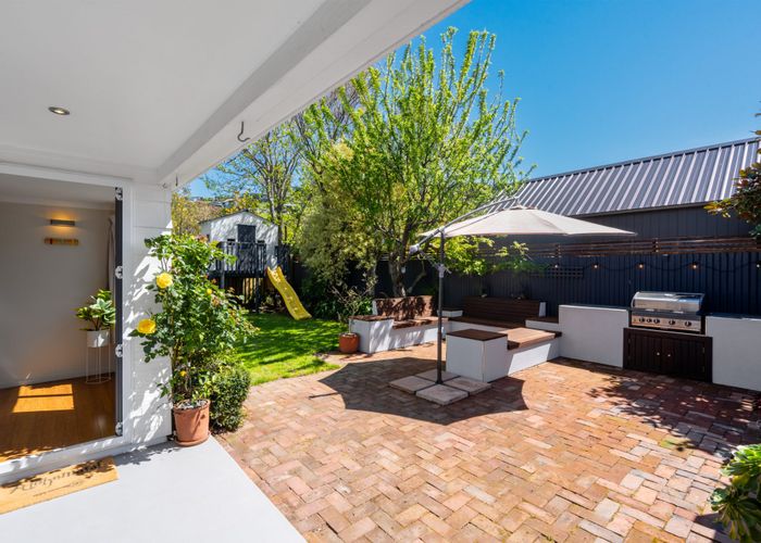  at 2/24 James Street, Redcliffs, Christchurch