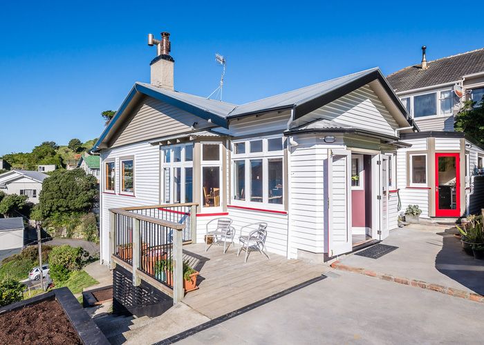  at 10 Hungerford Road, Lyall Bay, Wellington