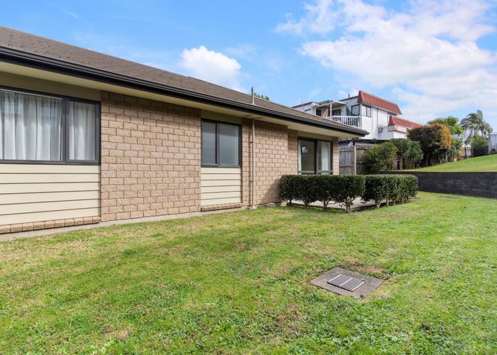  at 6 Royalle Mews, Botany Downs, Manukau City, Auckland