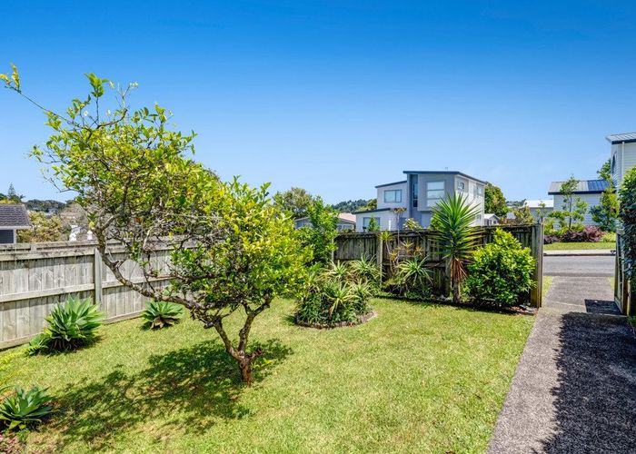  at 1/2 Pavola Grove, Glenfield, Auckland