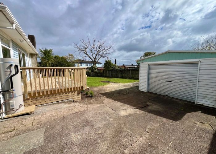 at 6 Hurley Place, Kelston, Waitakere City, Auckland