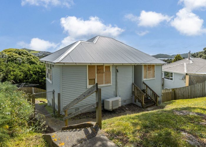 at 35 Gloucester Street, Cannons Creek, Porirua, Wellington