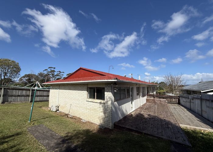  at 2/47 Zita Maria Drive, Massey, Waitakere City, Auckland