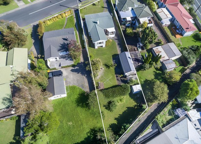  at 14 Exmouth Road, Northcote, Auckland