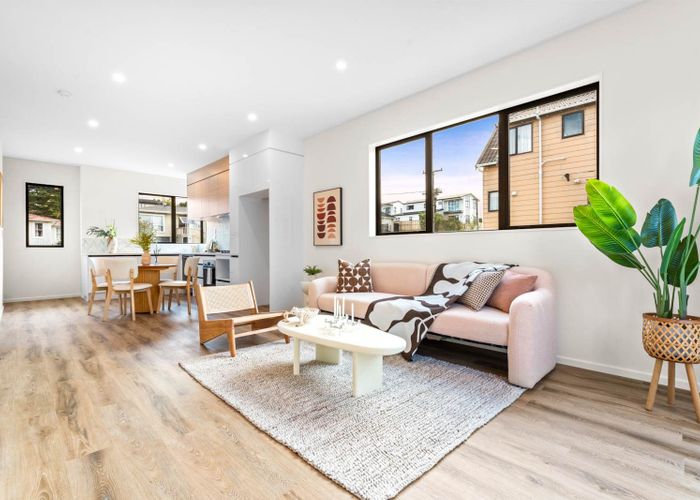  at 16E  Sheridan Drive, New Lynn, Waitakere City, Auckland
