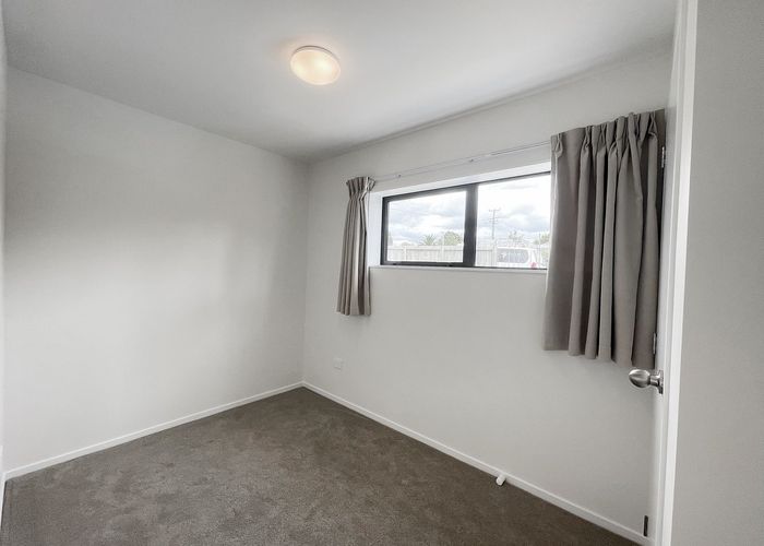  at 2/338 Royal Road, Massey, Waitakere City, Auckland