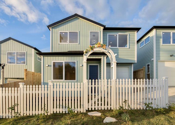  at 2A Deuxberry Avenue, Northcote, North Shore City, Auckland