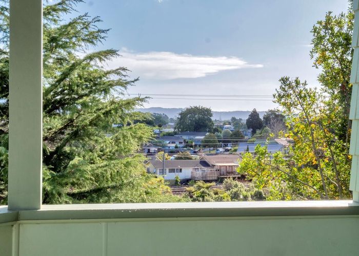  at 33 Rangeview Road, Sunnyvale, Auckland