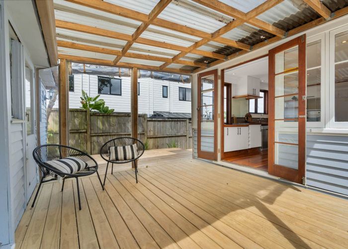  at 1/22 Harbour View Road, Te Atatū Peninsula, Auckland