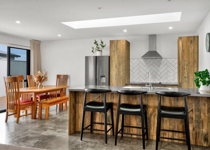  at 1A Mount View Place, Spotswood, New Plymouth