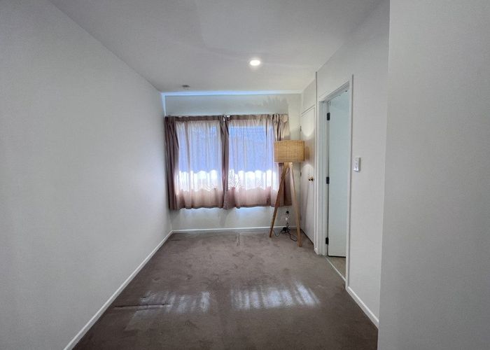  at 2/1 Briar Way, New Lynn, Auckland