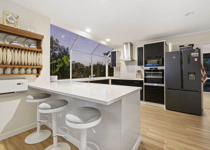  at 2/992 Beach Road, Torbay, Auckland