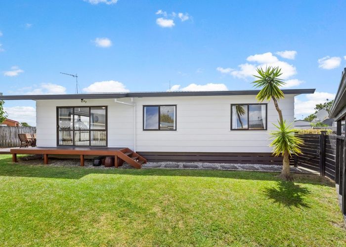  at 2/18 Aurea Avenue, Pakuranga, Auckland