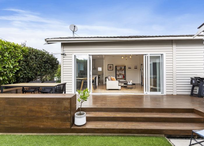  at 2 Wernham Place, Northcote, Auckland