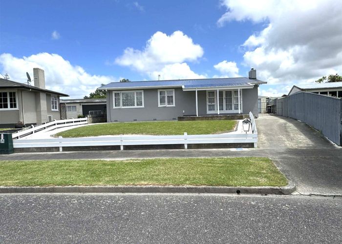  at 4 Mokau Place, Terrace End, Palmerston North, Manawatu / Whanganui