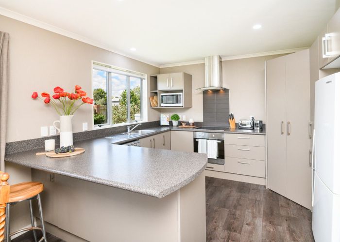 at 6 Angelina Way, Kelvin Grove, Palmerston North