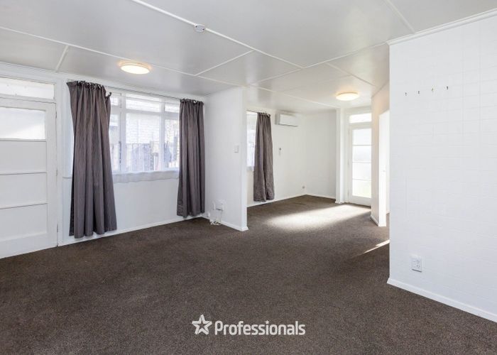  at 35 Hanson Grove, Stokes Valley, Lower Hutt, Wellington