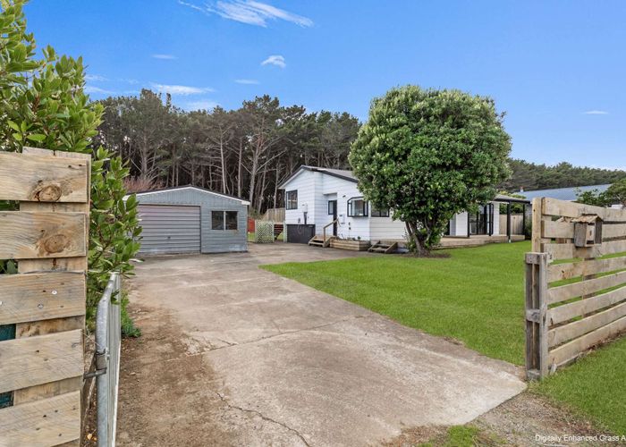  at 9 Cousins Avenue East, Foxton Beach, Horowhenua, Manawatu / Whanganui