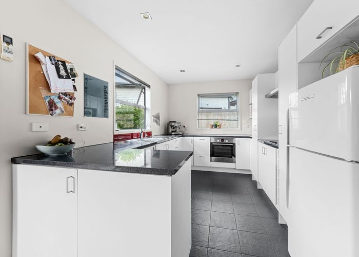  at 14E Maple Crescent, Whalers Gate, New Plymouth