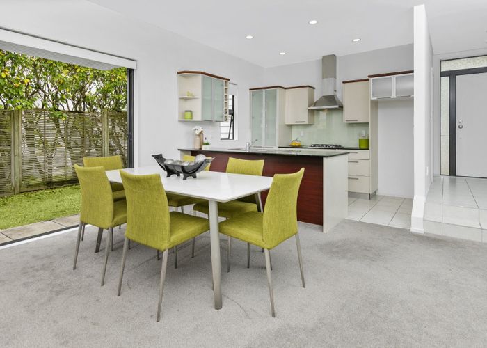  at 4/40 Scarlet Oak Drive, Schnapper Rock, Auckland