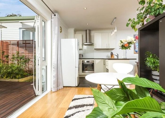  at 2/25 Heathcote Road, Castor Bay, North Shore City, Auckland