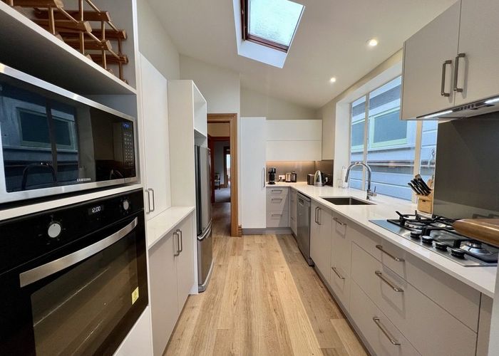  at 2/9 King Edward Parade, Devonport, North Shore City, Auckland