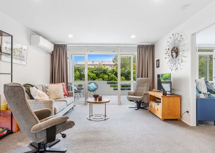  at 2/100 Rossall Street, Merivale, Christchurch