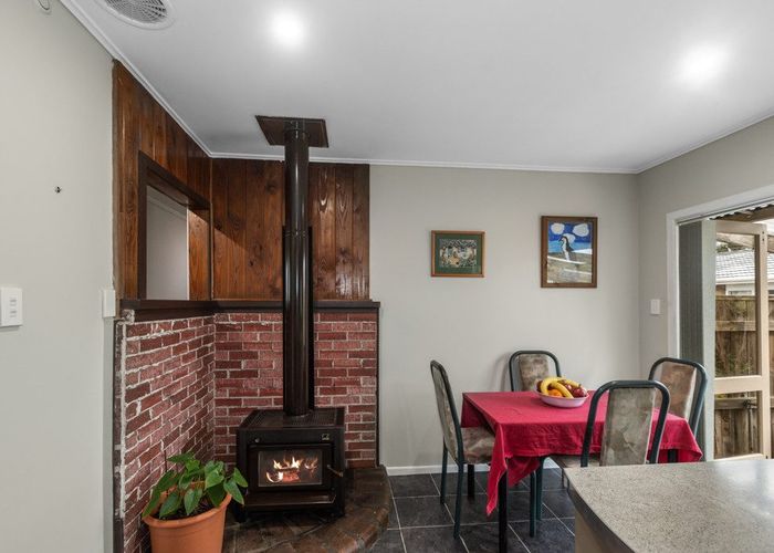  at 83 Sturges Road, Henderson, Auckland
