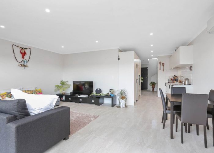  at 52 Vincent McGrath Crescent, Swanson, Waitakere City, Auckland