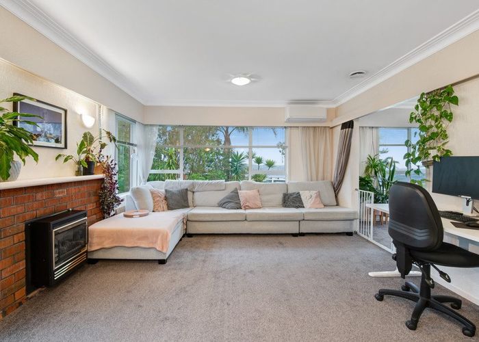  at 1/96 Sunset Road, Unsworth Heights, Auckland