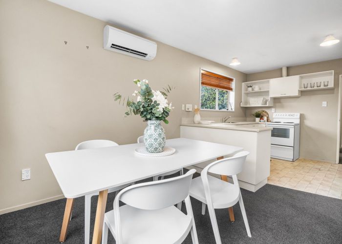  at 2/27 Oakhampton Street, Hornby, Christchurch City, Canterbury