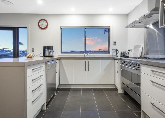  at 84 Te Puia Drive, Aotea, Porirua