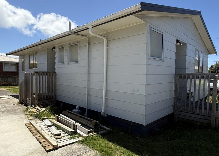  at Mangere East, Manukau City, Auckland