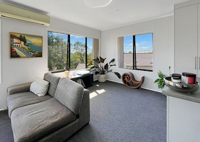  at 8 Longview Rise, Massey, Waitakere City, Auckland