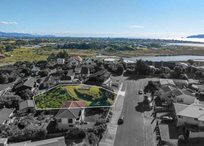  at 39 Hicks Crescent, Waikanae Beach, Kapiti Coast, Wellington