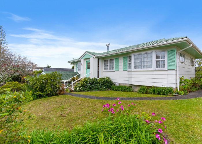  at 12 Baringa Place, Botany Downs, Auckland