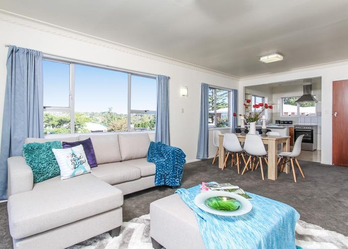  at 4/100 Titirangi Road, New Lynn, Auckland